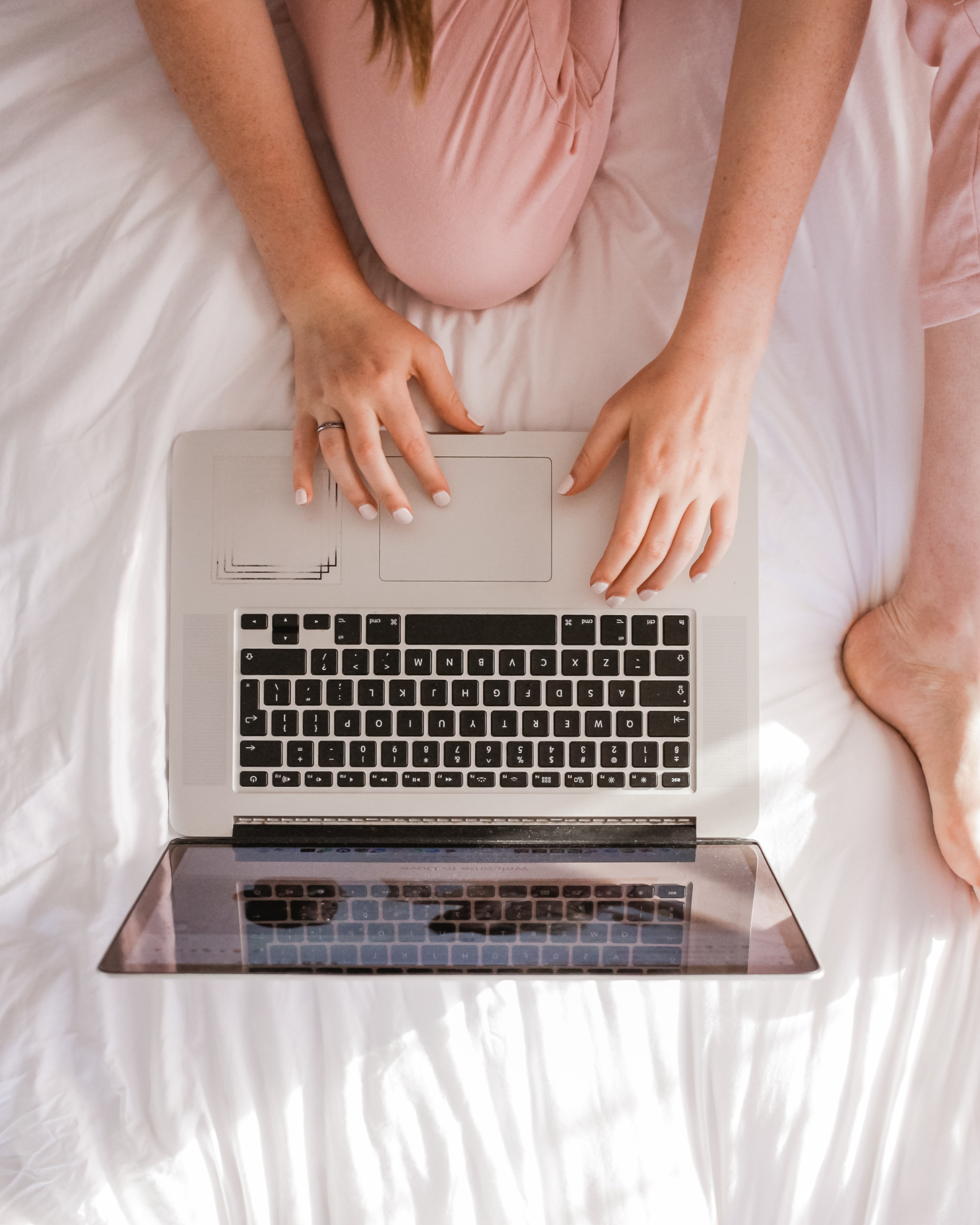 Featured Image for Nourished Planner Article How To Clean Up Mental & Digital Clutter To Change.